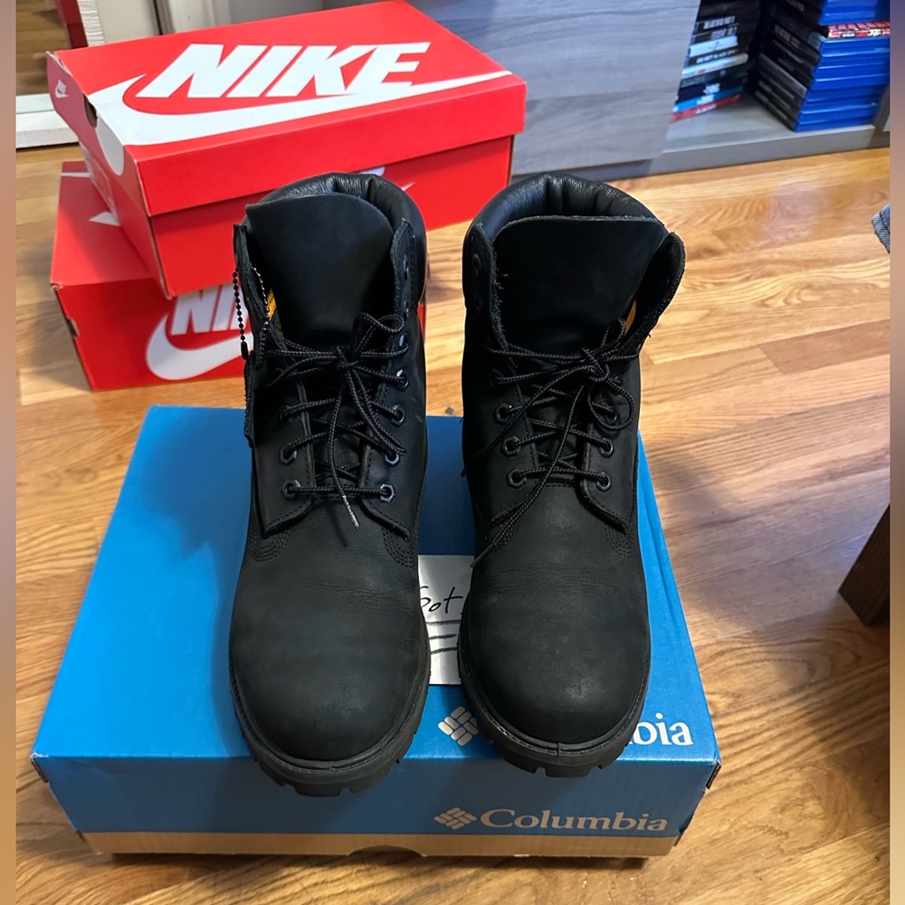 SOLD - Timberland 6” Black Boot - 10073